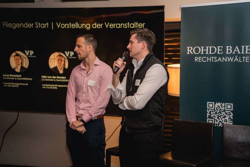 V.l.n.r.: Felix Nienstedt (Manager M&A and Legal Affairs HBC-Gruppe), Johannes Schmidt (COO HBC-Gruppe), Tassilo Pollmeier (Geschäftsführer Deutscher bKV-Service), Felix von der Heyden (Co-Gründer & Geschäftsführer Vega Partners GmbH)